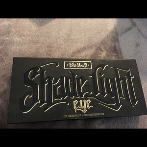 Kat Von d shade in light palette